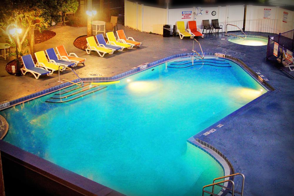 Ramada By Wyndham Kissimmee Downtown Hotel Bagian luar foto