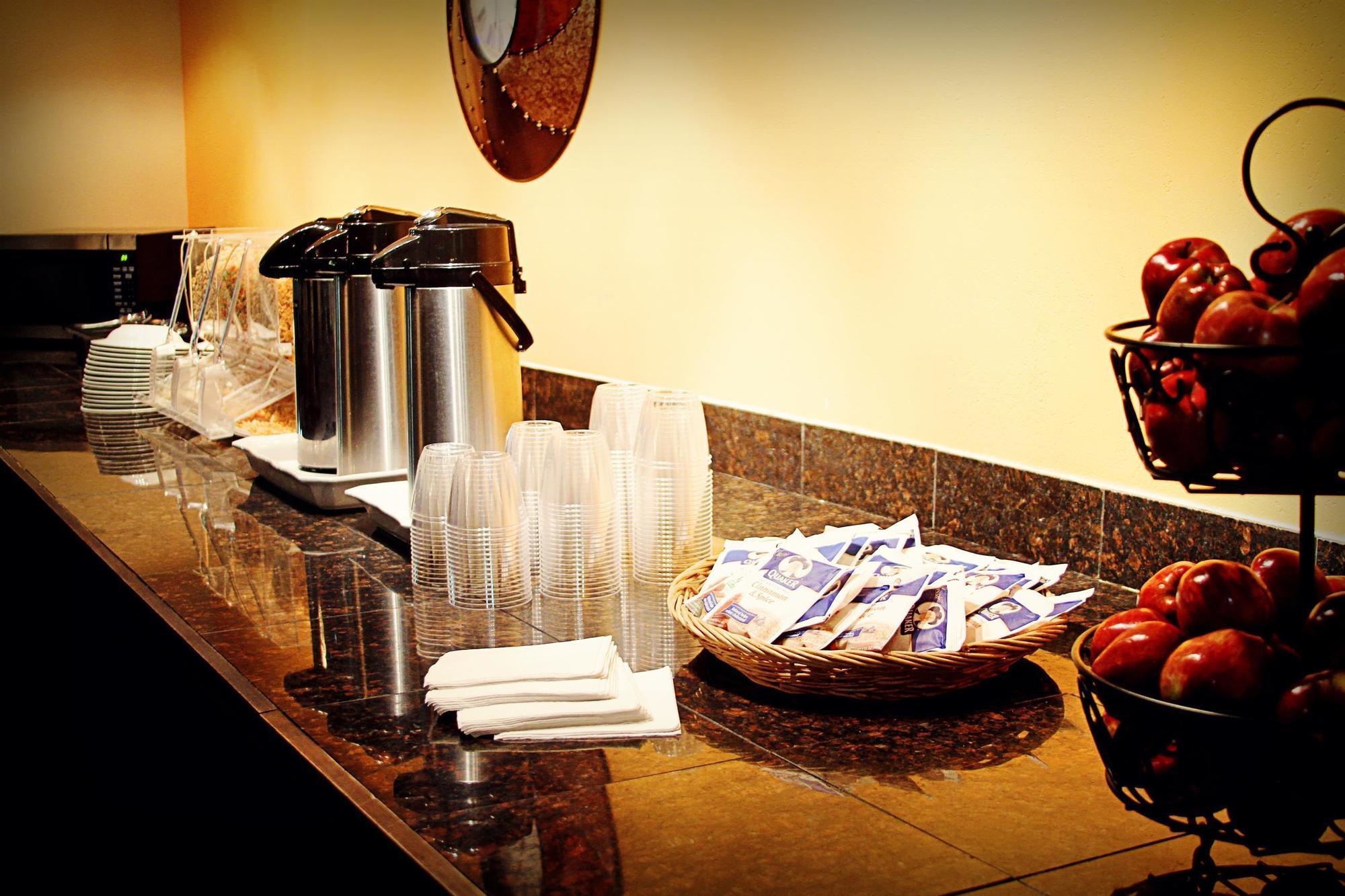 Ramada By Wyndham Kissimmee Downtown Hotel Bagian luar foto