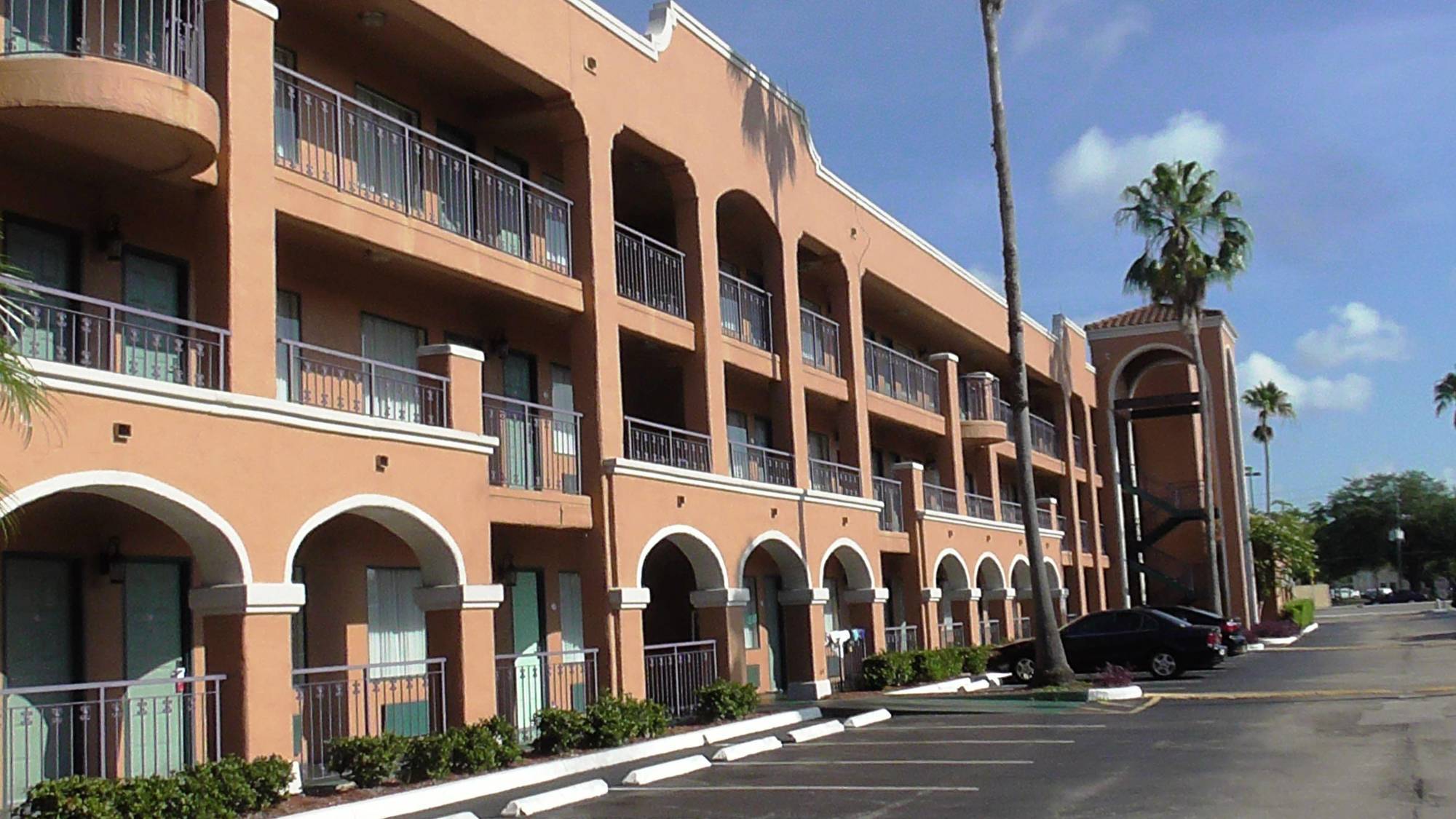 Ramada By Wyndham Kissimmee Downtown Hotel Bagian luar foto