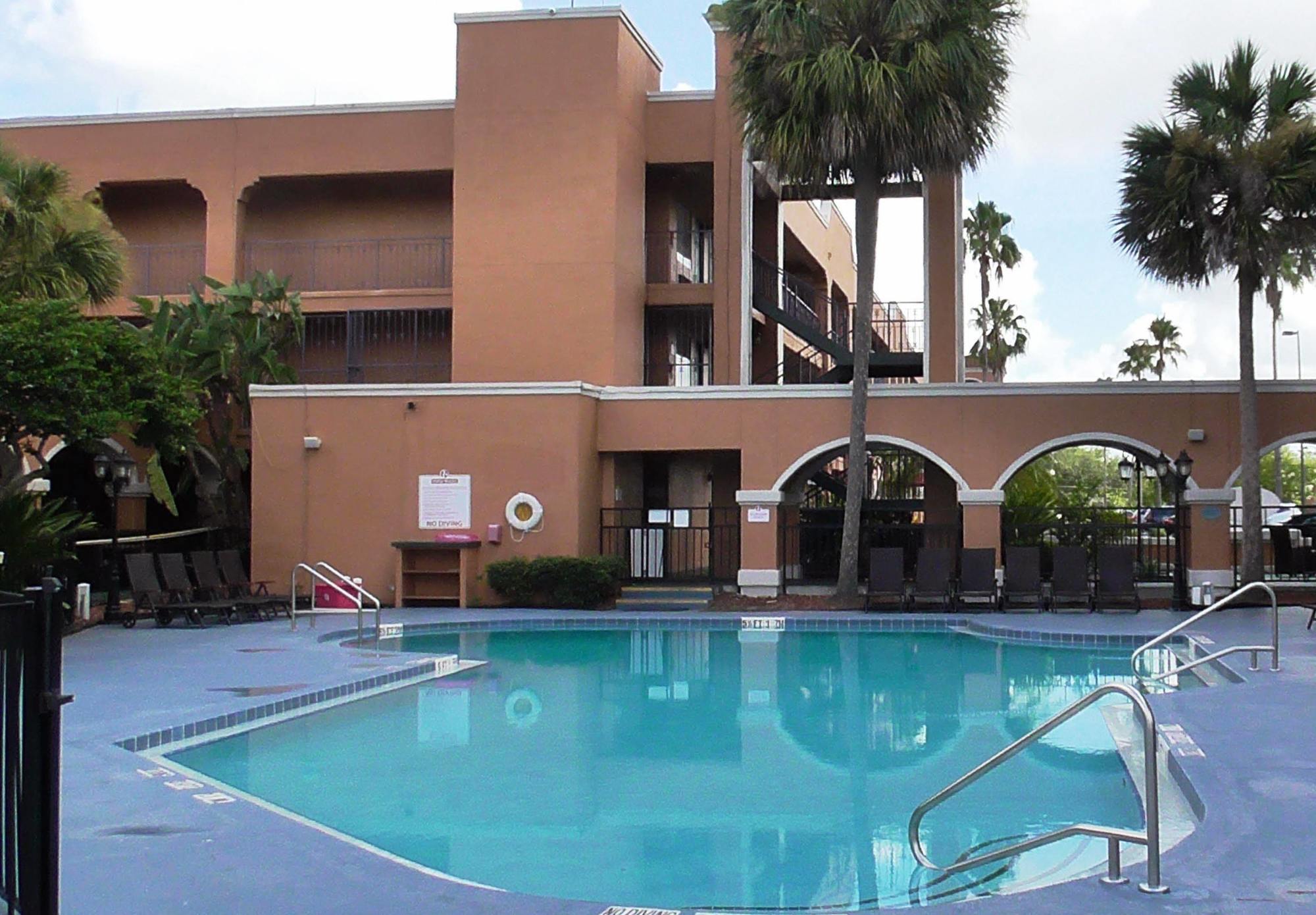 Ramada By Wyndham Kissimmee Downtown Hotel Bagian luar foto