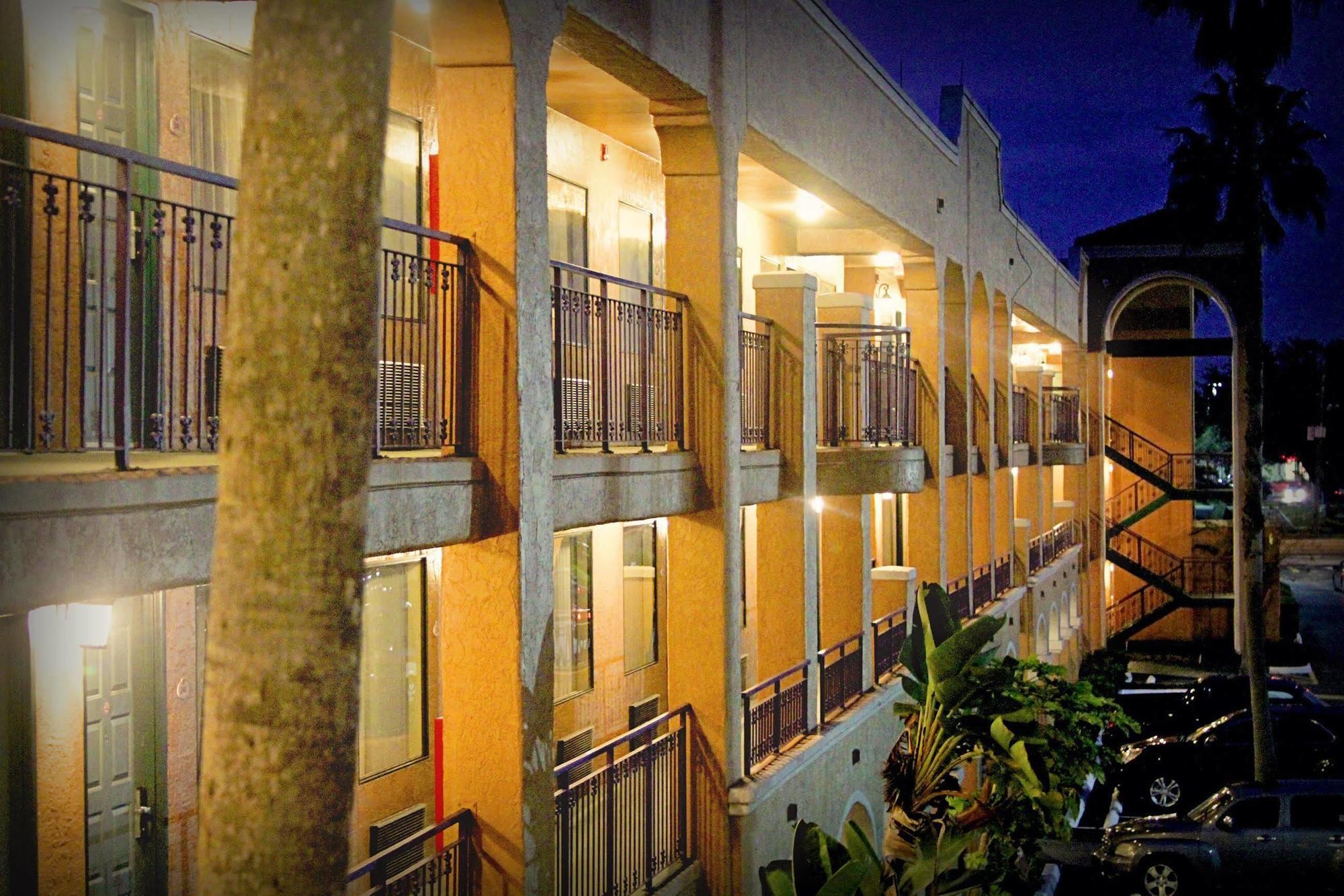 Ramada By Wyndham Kissimmee Downtown Hotel Bagian luar foto